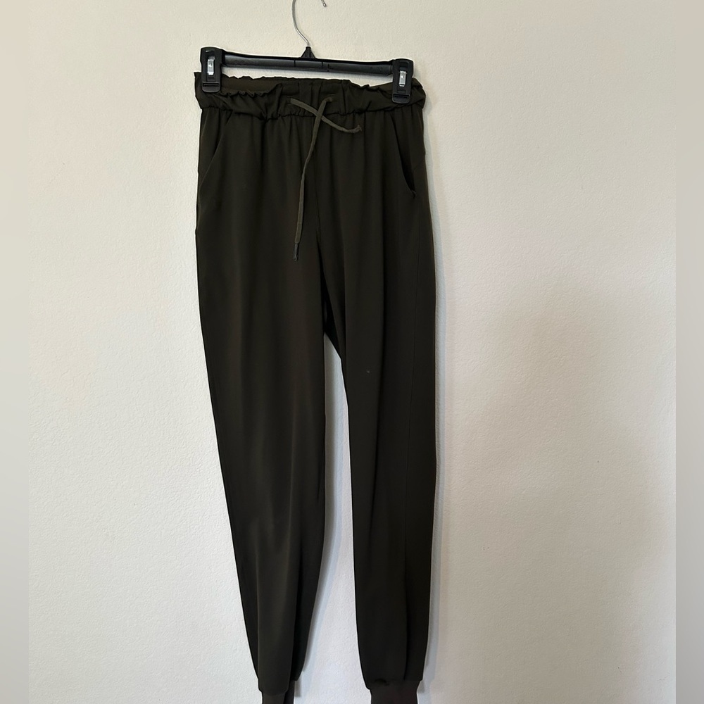 Lululemon Green Studio Workout
Yoga Pull On Jogger Pants 2